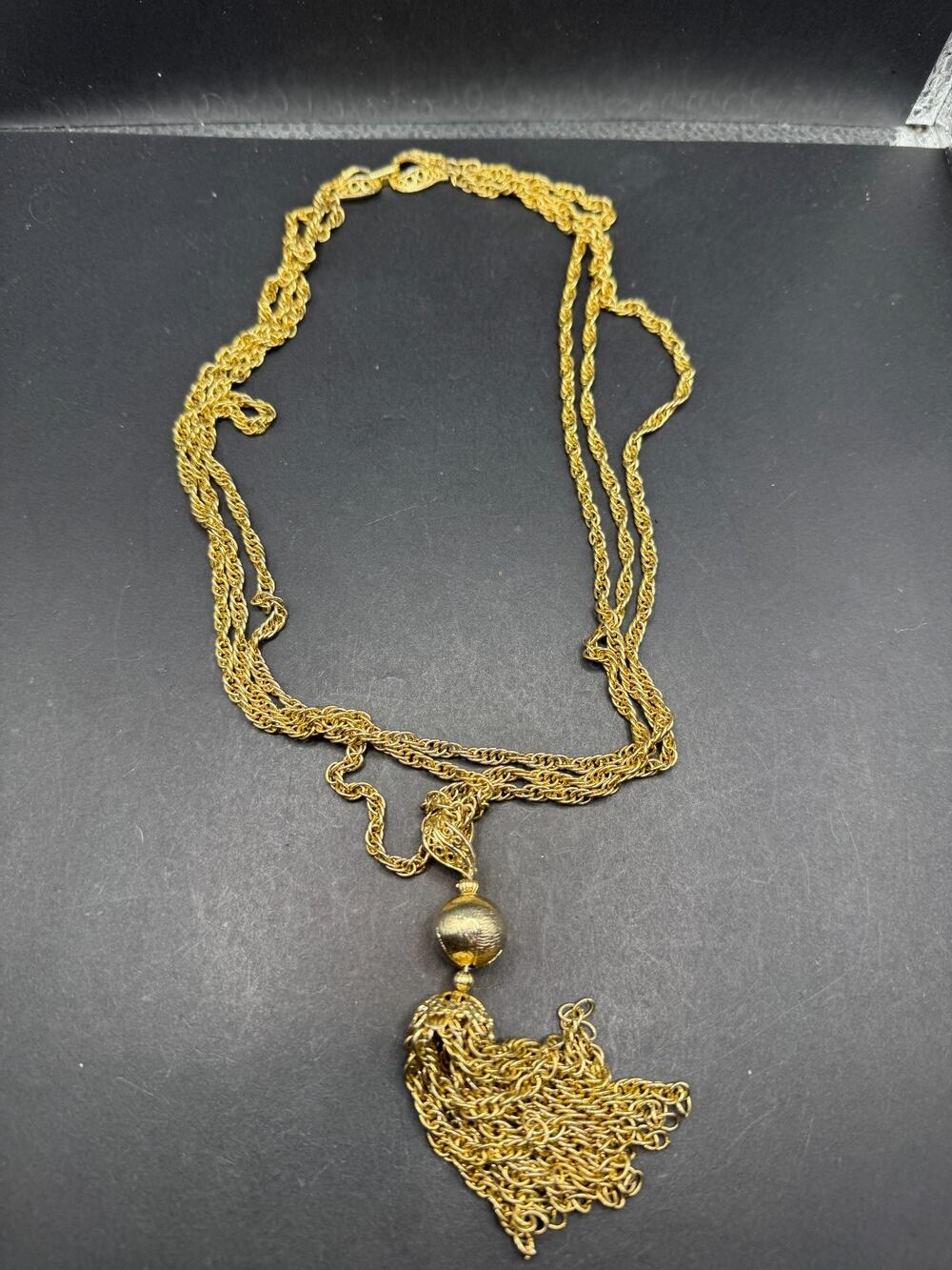 VINTAGE 1960's LISNER Signed Gold Tone Chain Link Tassel Dangle Necklace 22"